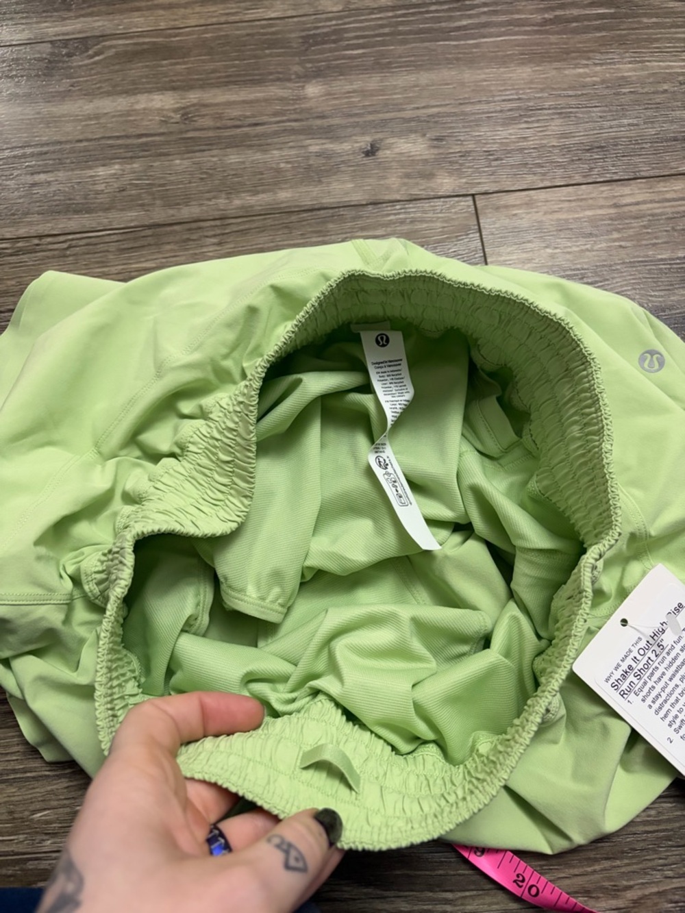 NWT Lululemon Shake It Out High-Rise Running Short 2.5" (Lemongrass) Size S - Picture 4 of 10